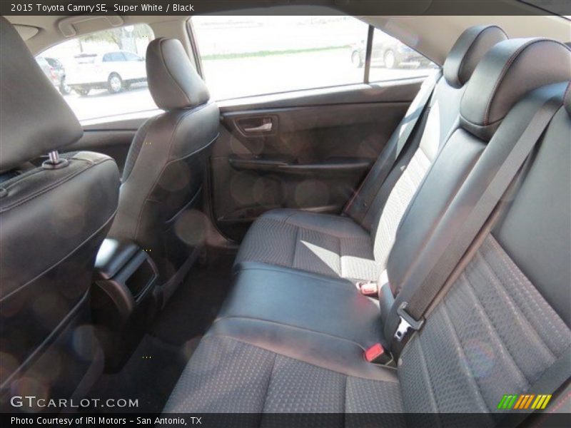 Super White / Black 2015 Toyota Camry SE