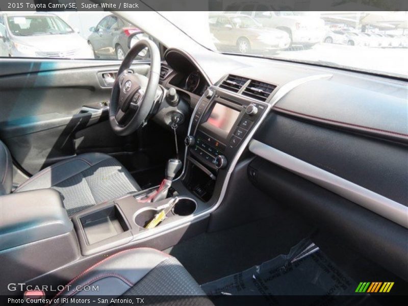 Super White / Black 2015 Toyota Camry SE