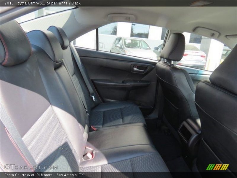 Super White / Black 2015 Toyota Camry SE