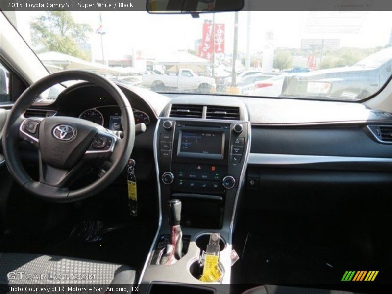Super White / Black 2015 Toyota Camry SE