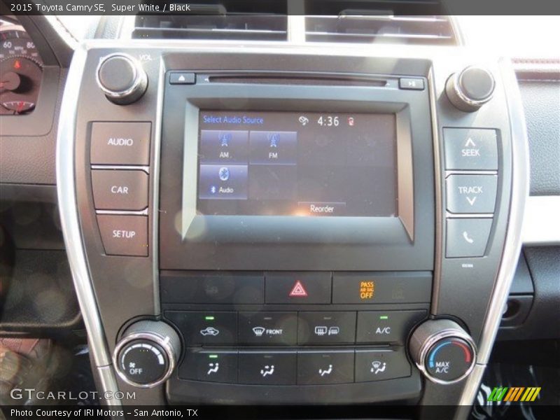 Super White / Black 2015 Toyota Camry SE