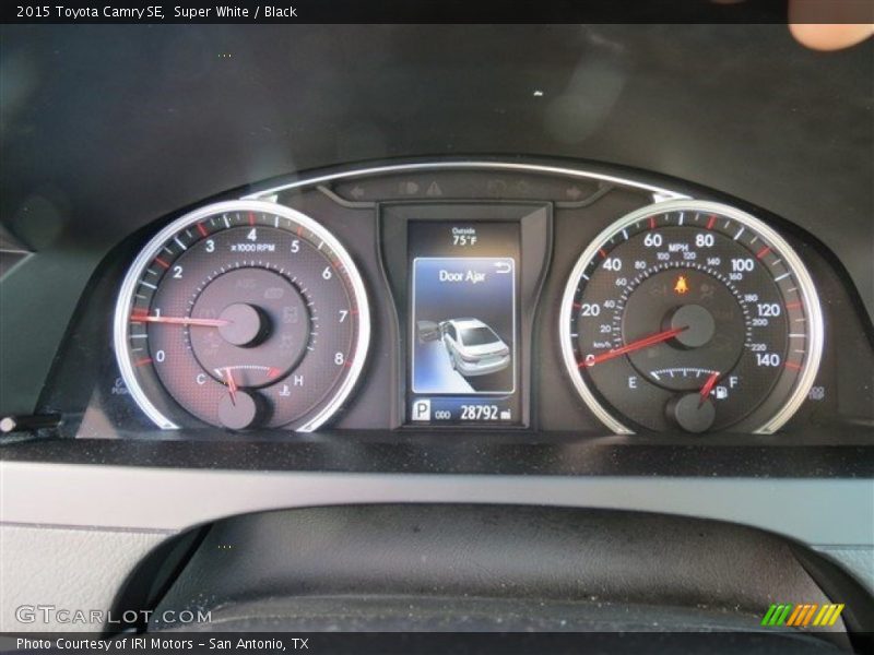 Super White / Black 2015 Toyota Camry SE