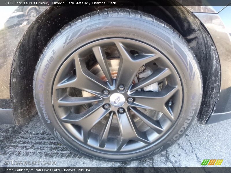 Tuxedo Black Metallic / Charcoal Black 2013 Ford Taurus Limited