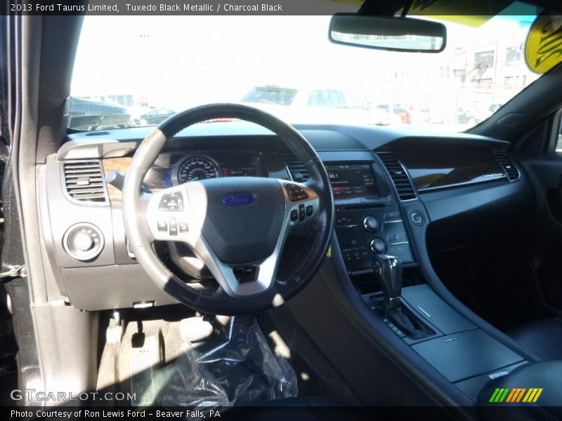 Tuxedo Black Metallic / Charcoal Black 2013 Ford Taurus Limited