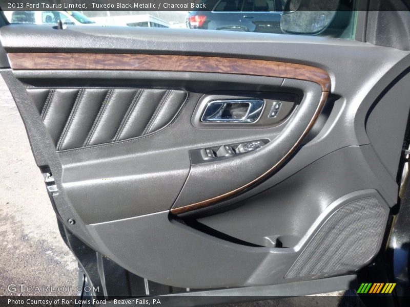 Tuxedo Black Metallic / Charcoal Black 2013 Ford Taurus Limited