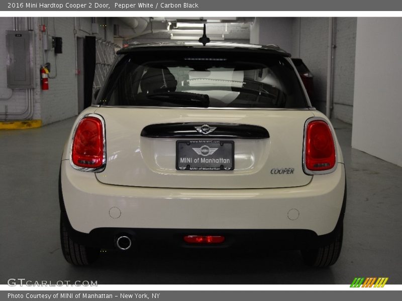 Pepper White / Carbon Black 2016 Mini Hardtop Cooper 2 Door