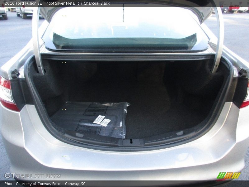 Ingot Silver Metallic / Charcoal Black 2016 Ford Fusion SE
