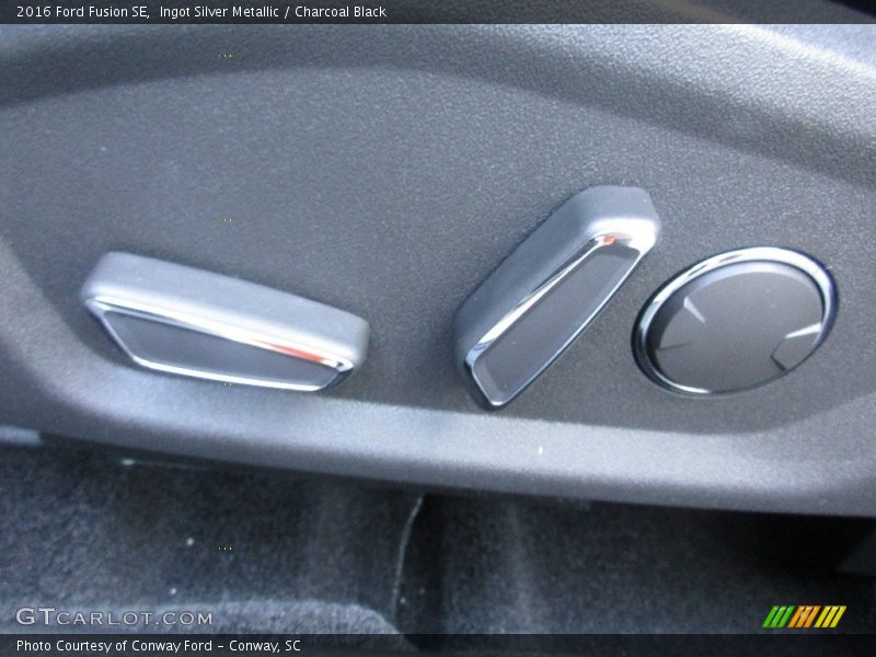 Ingot Silver Metallic / Charcoal Black 2016 Ford Fusion SE