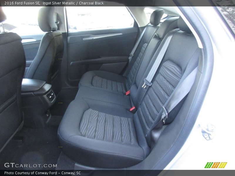 Ingot Silver Metallic / Charcoal Black 2016 Ford Fusion SE