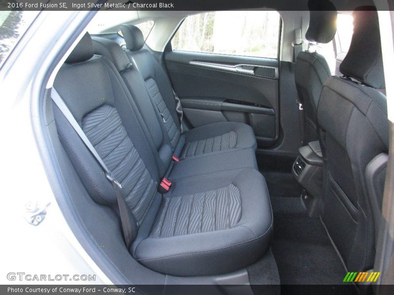 Ingot Silver Metallic / Charcoal Black 2016 Ford Fusion SE