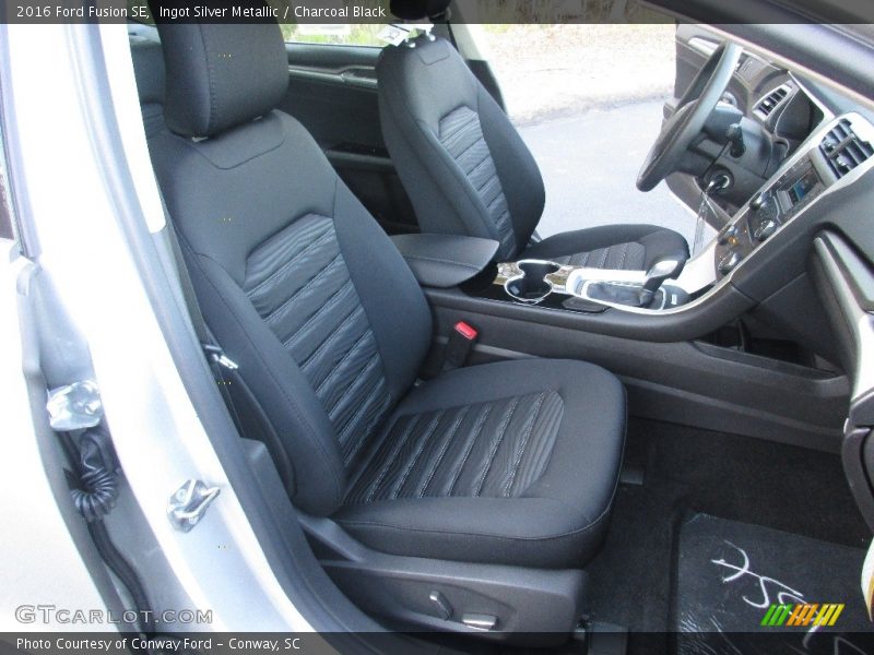 Ingot Silver Metallic / Charcoal Black 2016 Ford Fusion SE