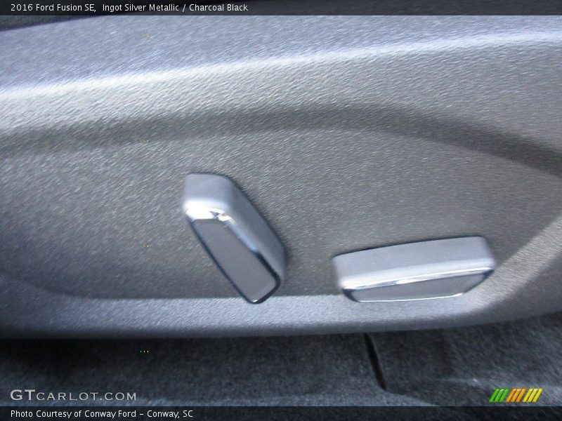 Ingot Silver Metallic / Charcoal Black 2016 Ford Fusion SE