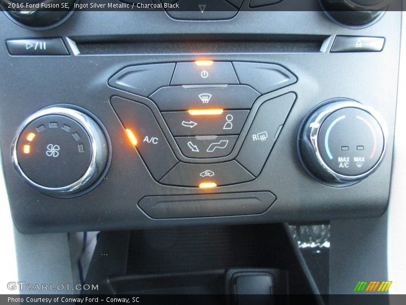 Ingot Silver Metallic / Charcoal Black 2016 Ford Fusion SE