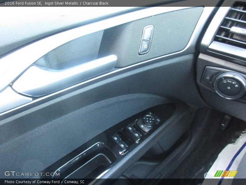 Ingot Silver Metallic / Charcoal Black 2016 Ford Fusion SE