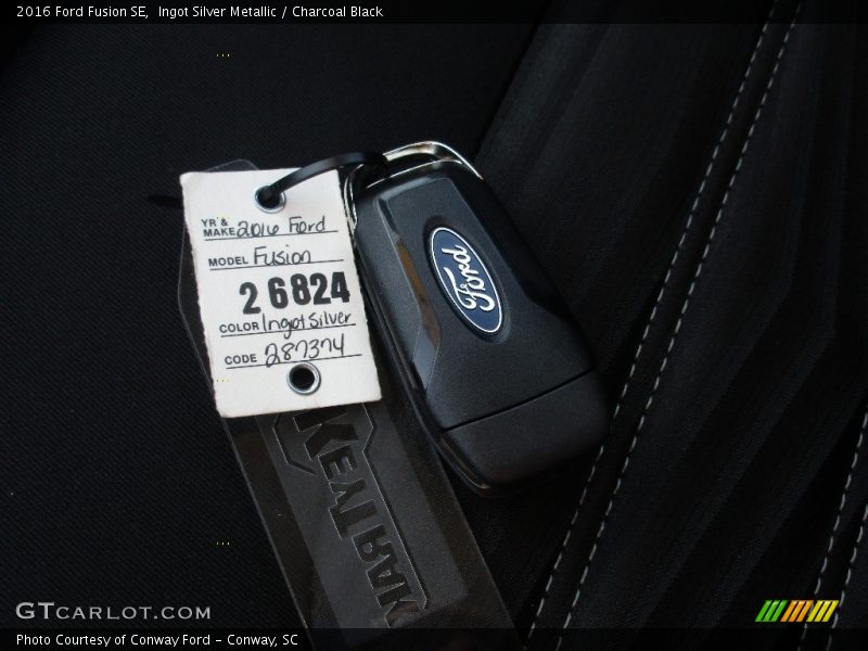 Ingot Silver Metallic / Charcoal Black 2016 Ford Fusion SE
