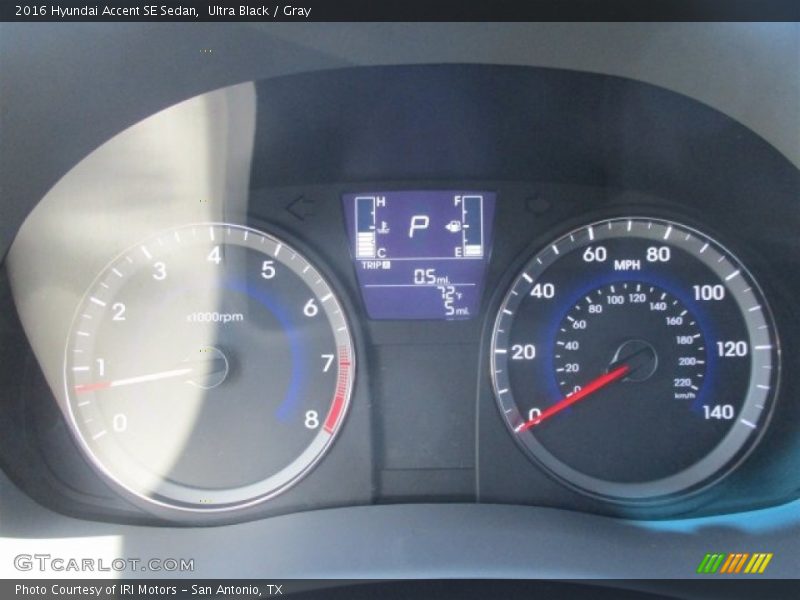 Ultra Black / Gray 2016 Hyundai Accent SE Sedan