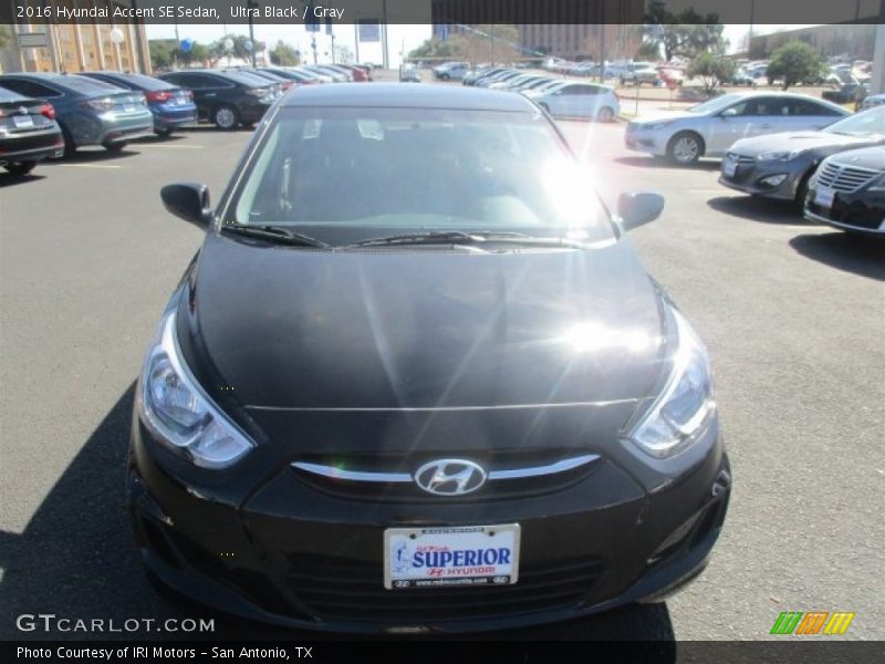 Ultra Black / Gray 2016 Hyundai Accent SE Sedan