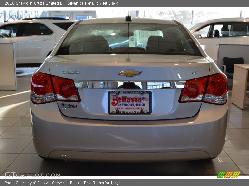 Silver Ice Metallic / Jet Black 2016 Chevrolet Cruze Limited LT