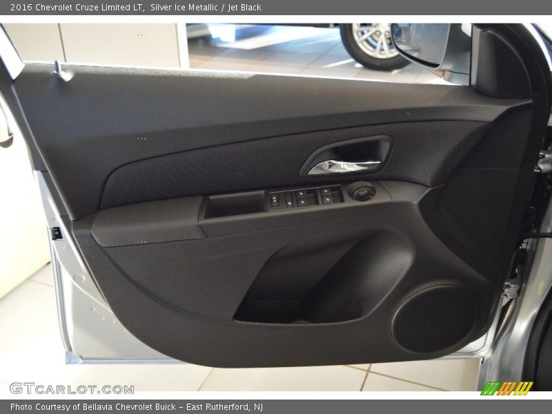Silver Ice Metallic / Jet Black 2016 Chevrolet Cruze Limited LT