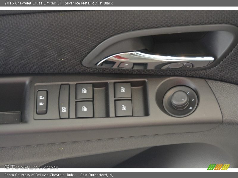 Silver Ice Metallic / Jet Black 2016 Chevrolet Cruze Limited LT