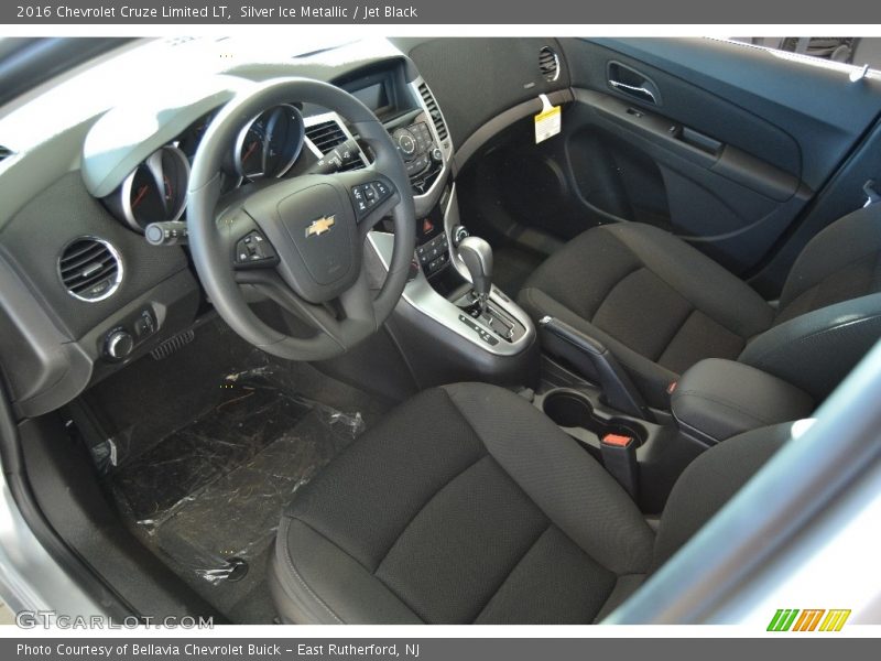 Silver Ice Metallic / Jet Black 2016 Chevrolet Cruze Limited LT