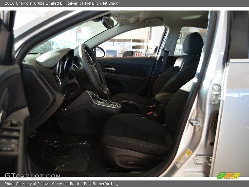 Silver Ice Metallic / Jet Black 2016 Chevrolet Cruze Limited LT