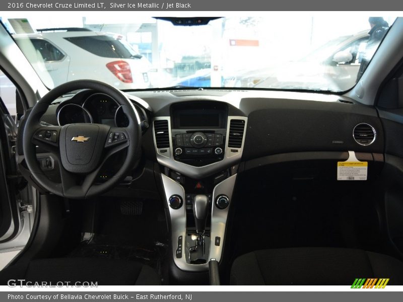 Silver Ice Metallic / Jet Black 2016 Chevrolet Cruze Limited LT