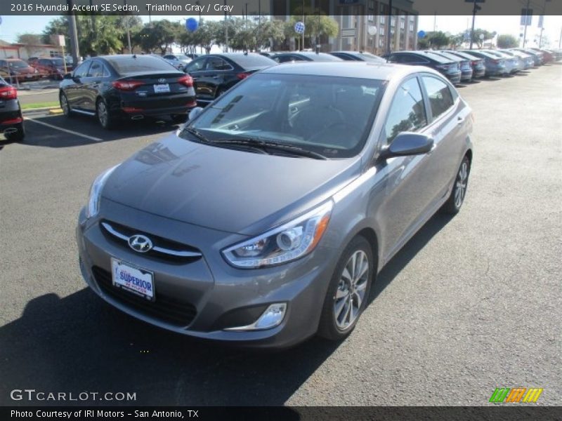 Triathlon Gray / Gray 2016 Hyundai Accent SE Sedan