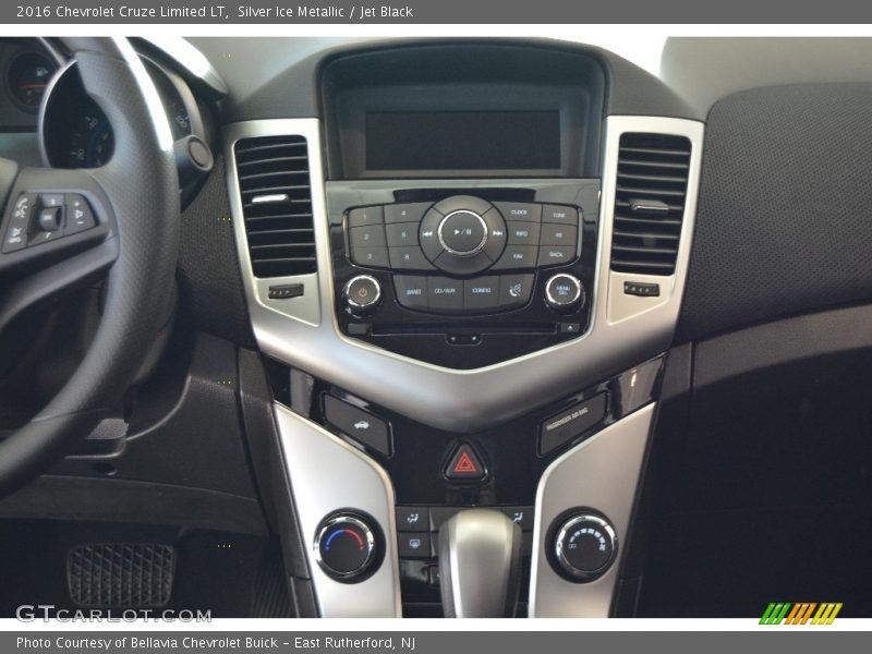 Silver Ice Metallic / Jet Black 2016 Chevrolet Cruze Limited LT