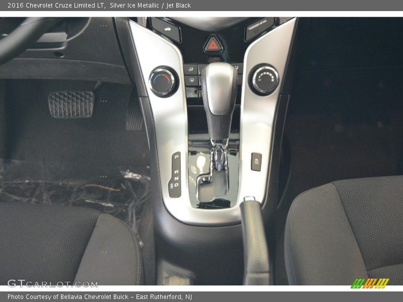 Silver Ice Metallic / Jet Black 2016 Chevrolet Cruze Limited LT
