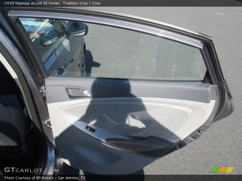 Triathlon Gray / Gray 2016 Hyundai Accent SE Sedan