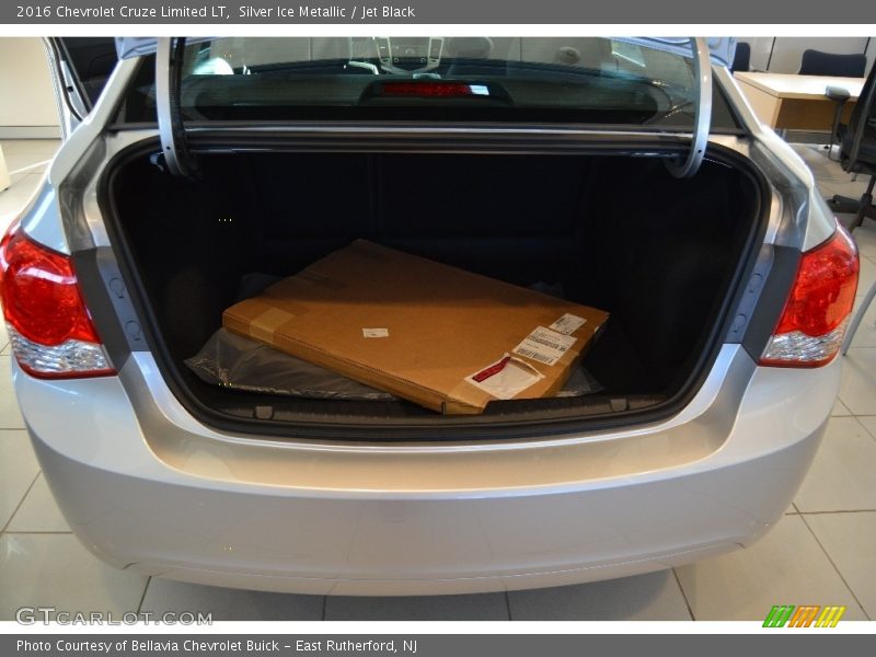 Silver Ice Metallic / Jet Black 2016 Chevrolet Cruze Limited LT