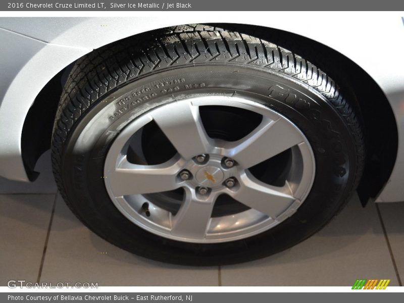 Silver Ice Metallic / Jet Black 2016 Chevrolet Cruze Limited LT