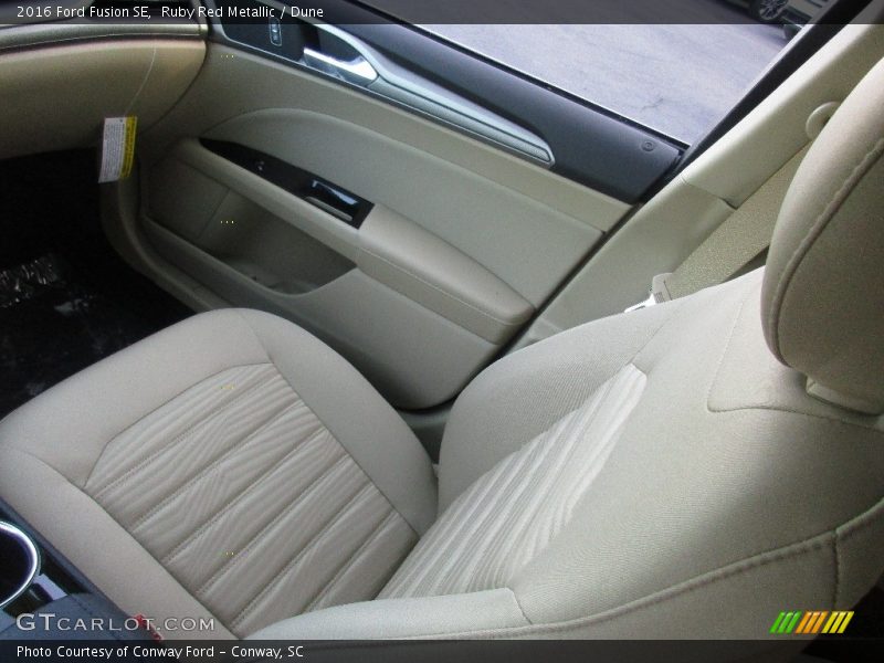 Ruby Red Metallic / Dune 2016 Ford Fusion SE