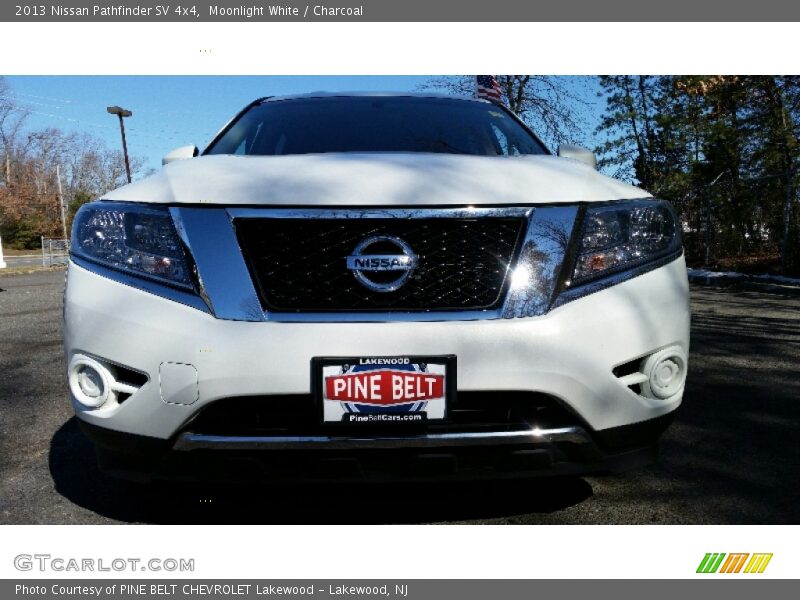 Moonlight White / Charcoal 2013 Nissan Pathfinder SV 4x4