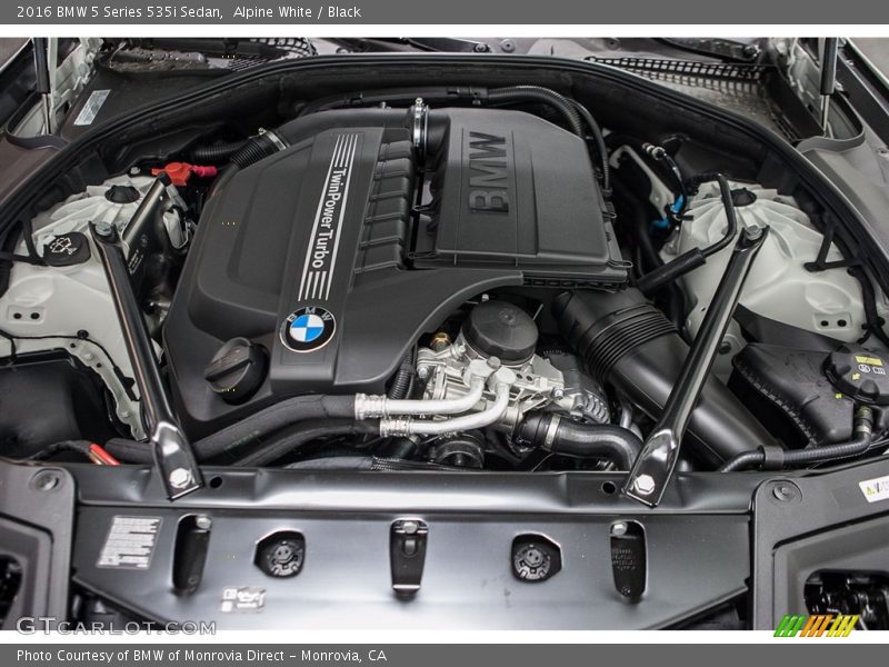 Alpine White / Black 2016 BMW 5 Series 535i Sedan