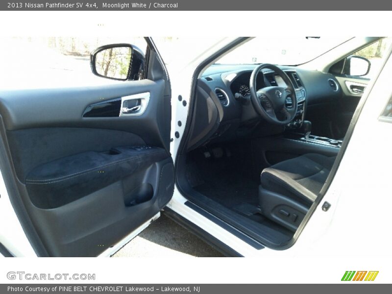 Moonlight White / Charcoal 2013 Nissan Pathfinder SV 4x4