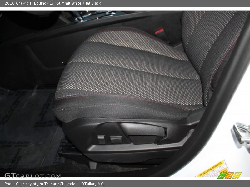 Summit White / Jet Black 2016 Chevrolet Equinox LS