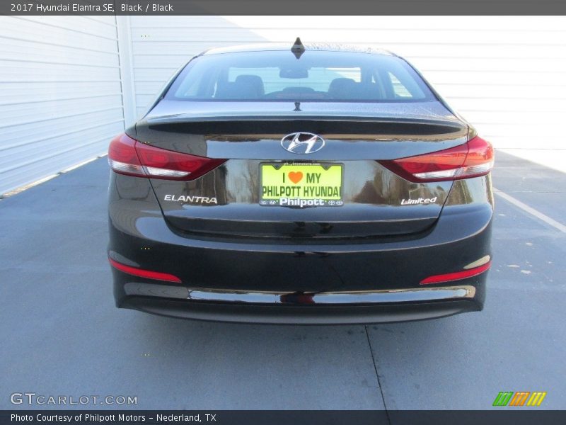 Black / Black 2017 Hyundai Elantra SE