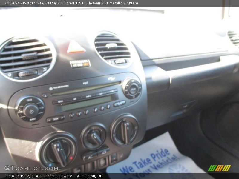 Heaven Blue Metallic / Cream 2009 Volkswagen New Beetle 2.5 Convertible