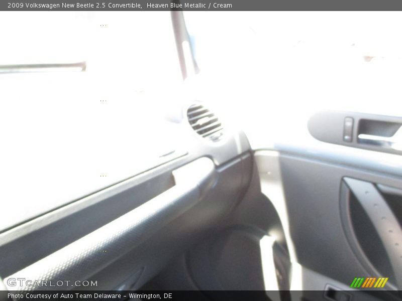 Heaven Blue Metallic / Cream 2009 Volkswagen New Beetle 2.5 Convertible