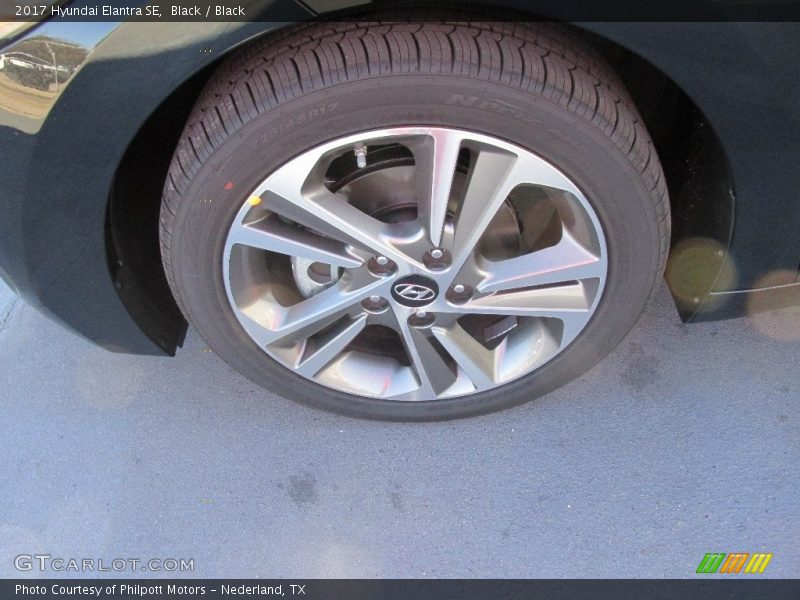 Black / Black 2017 Hyundai Elantra SE