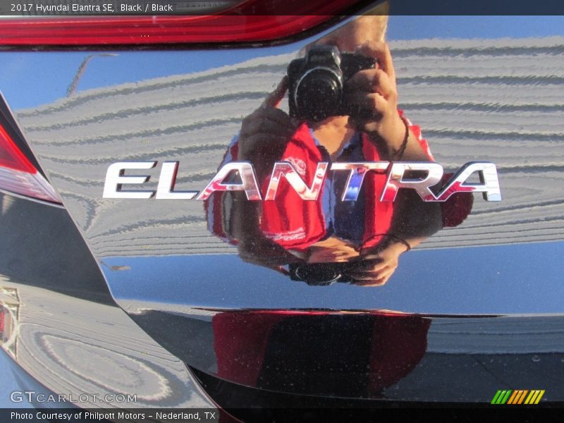 Black / Black 2017 Hyundai Elantra SE