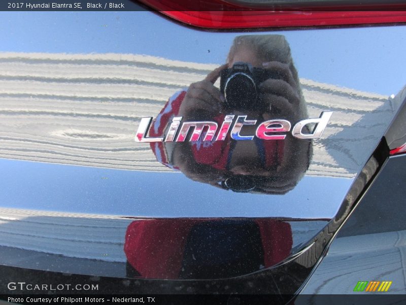 Black / Black 2017 Hyundai Elantra SE