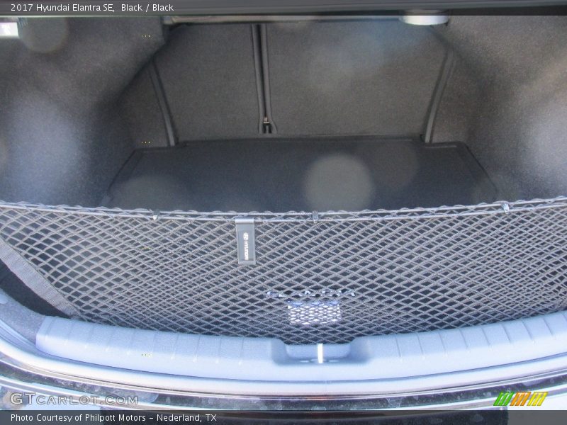 Black / Black 2017 Hyundai Elantra SE