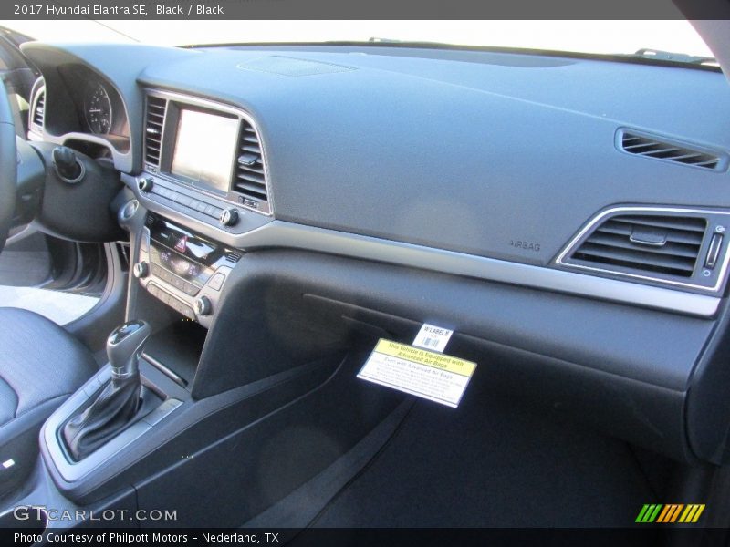 Black / Black 2017 Hyundai Elantra SE