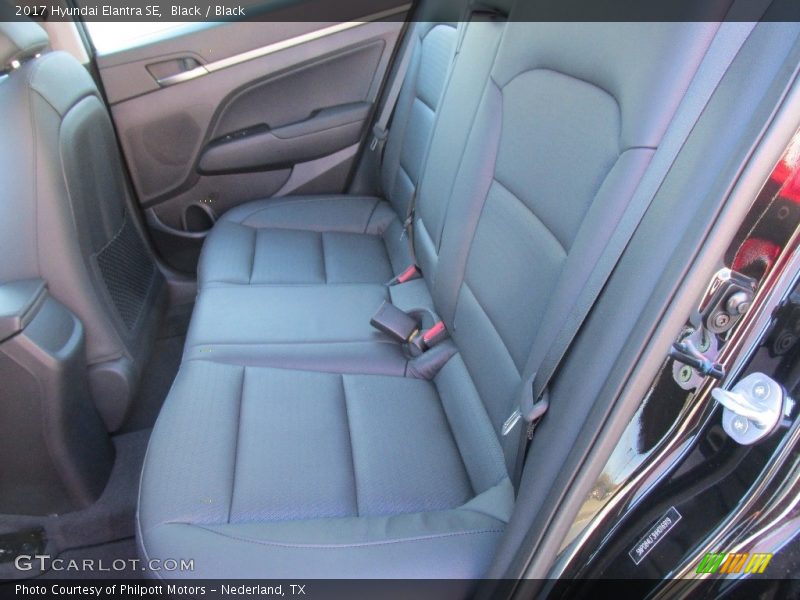 Black / Black 2017 Hyundai Elantra SE