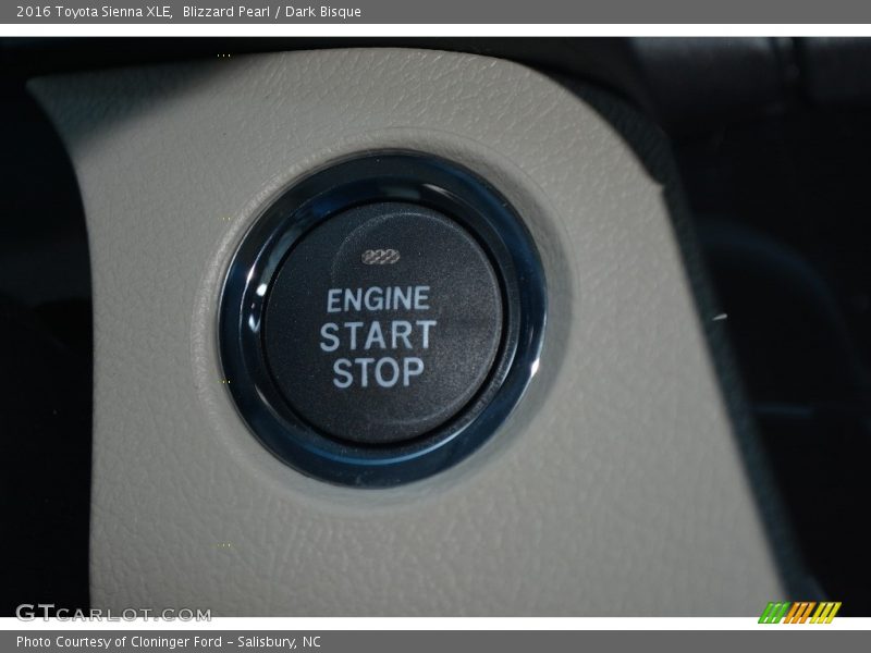 Blizzard Pearl / Dark Bisque 2016 Toyota Sienna XLE
