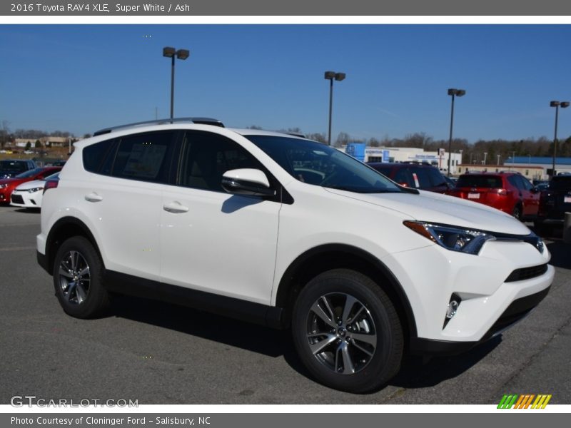 Super White / Ash 2016 Toyota RAV4 XLE