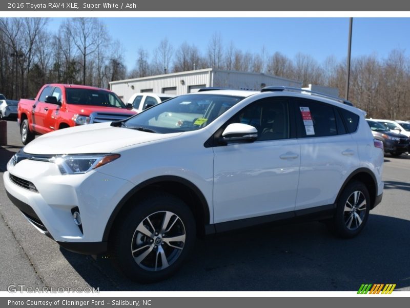 Super White / Ash 2016 Toyota RAV4 XLE